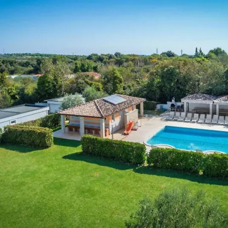 Welcoming Mobile In With Swimming Pool Holiday home *