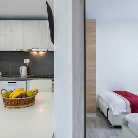 Welcoming Mobile In With Swimming Pool Holiday home Banjole