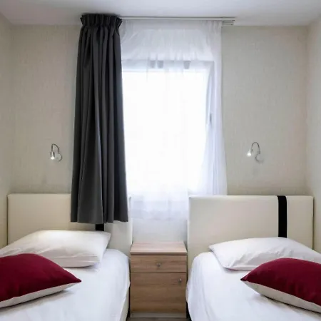 Vakantiehuis Welcoming Mobile In With Swimming Pool *