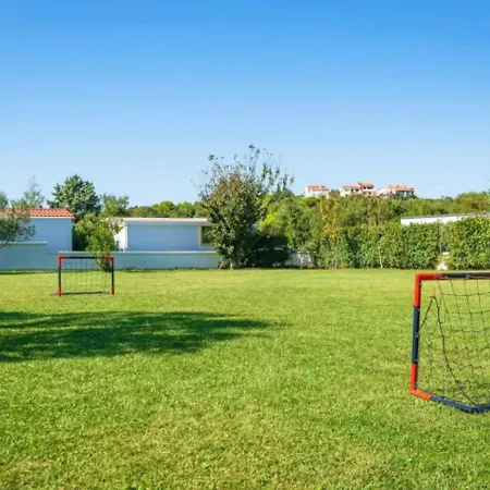 Welcoming Mobile In With Swimming Pool Holiday home *