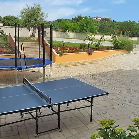 Welcoming Mobile In With Swimming Pool Holiday home Banjole